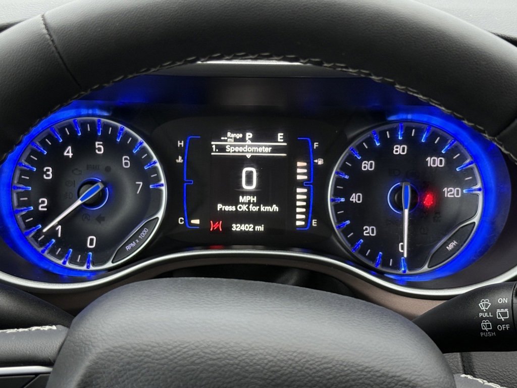 Used 2024 Chrysler Voyager LX image 27