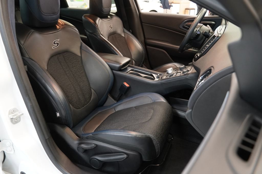 Used 2015 Chrysler 200 S w/ Comfort Group image 32