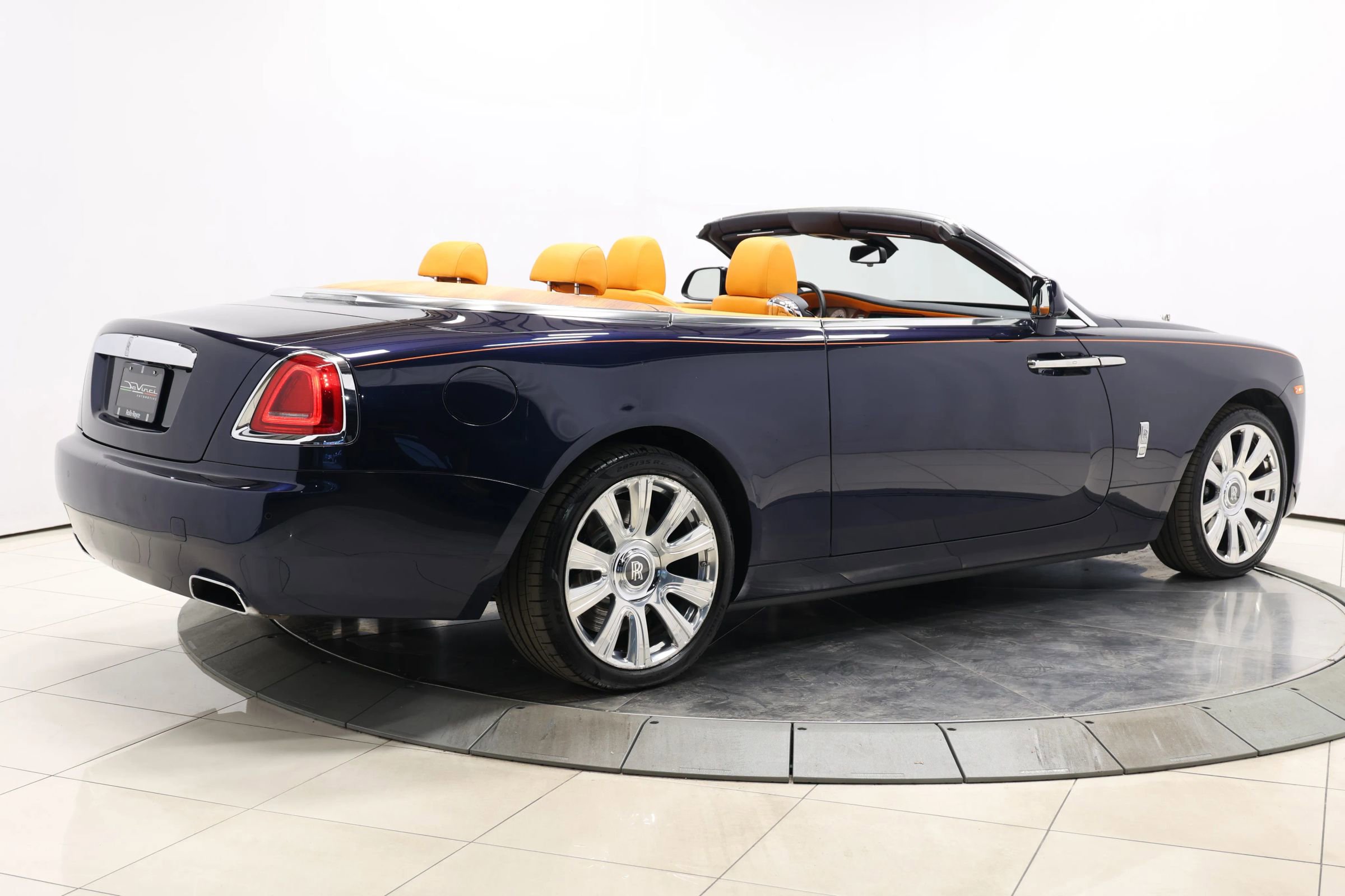 Used 2016 Rolls-Royce Dawn image 4