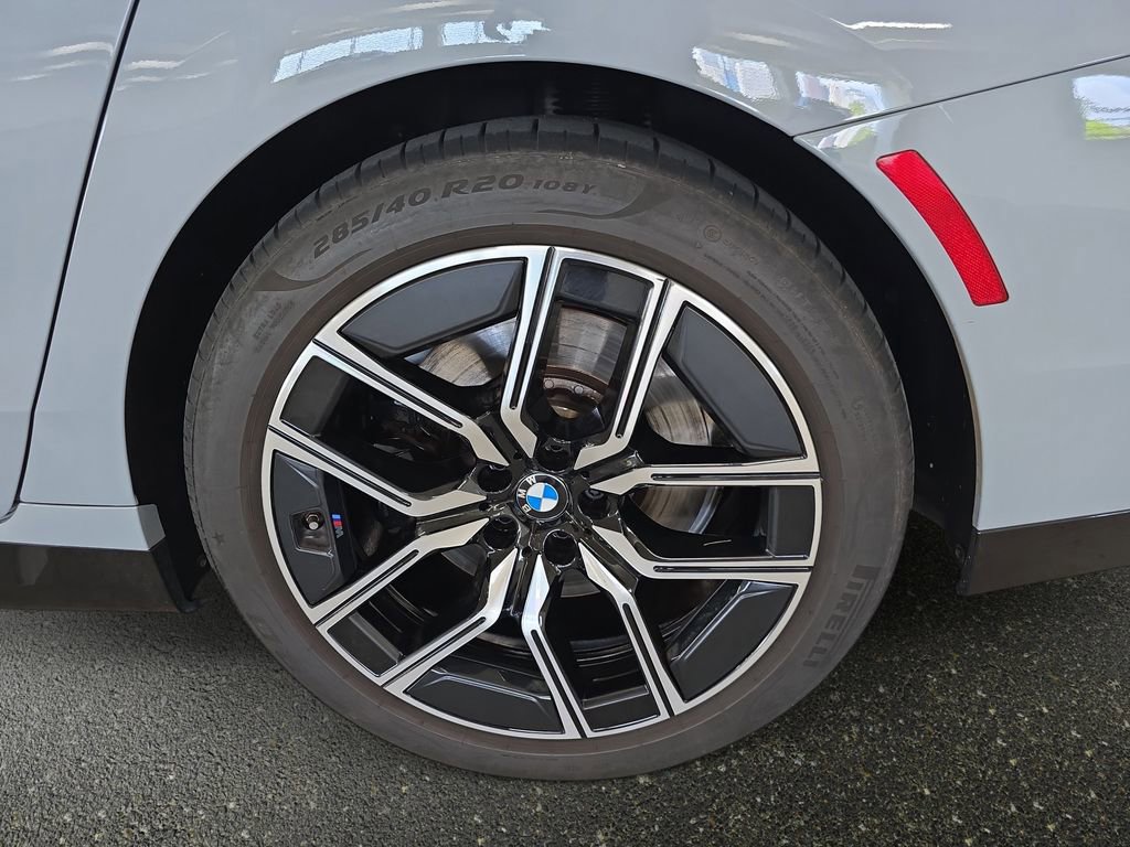 Used 2023 BMW 740i w/ Parking Assistance Package RWD image 32