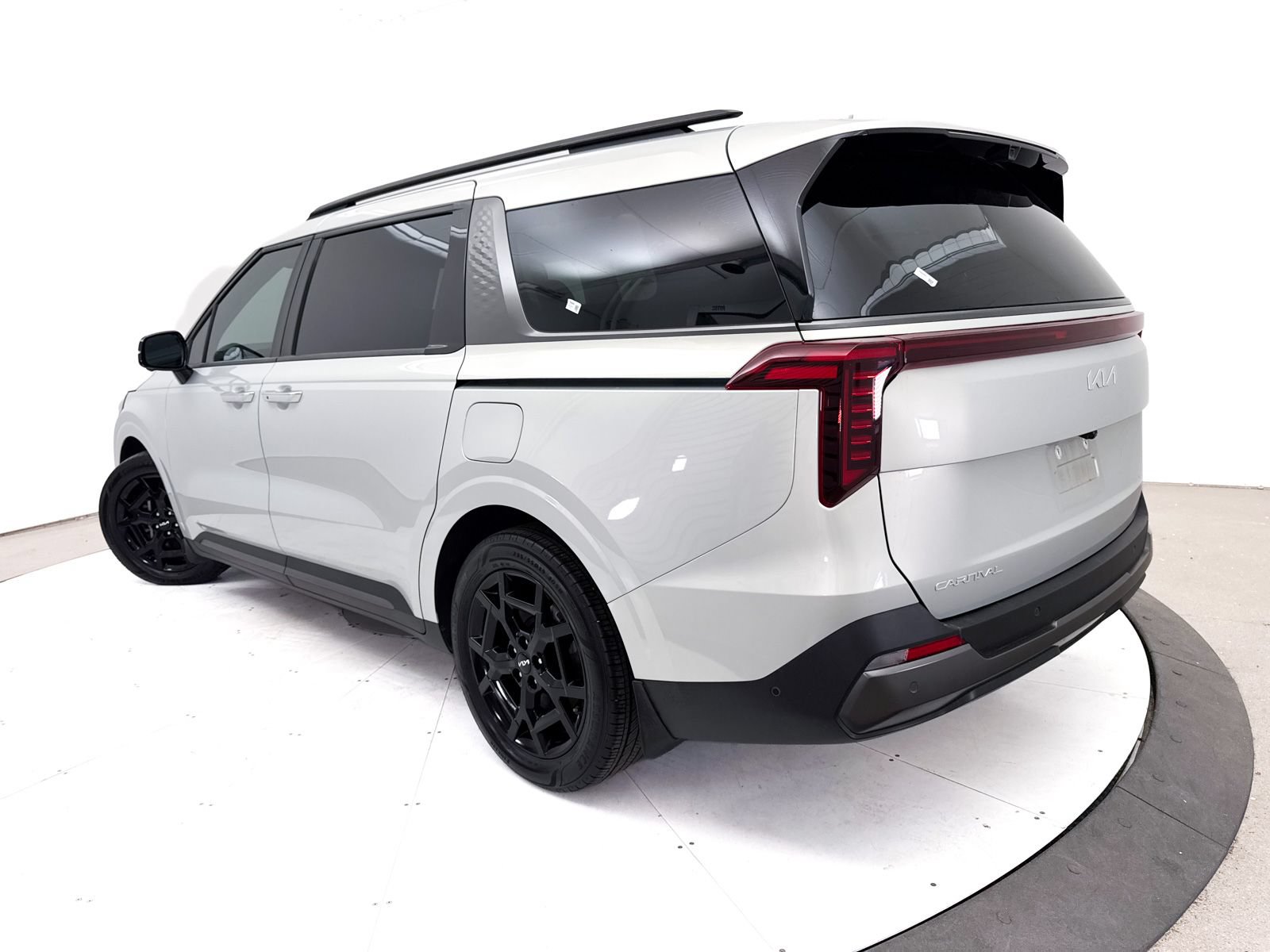 Certified 2025 Kia Carnival SX Prestige FWD image 2