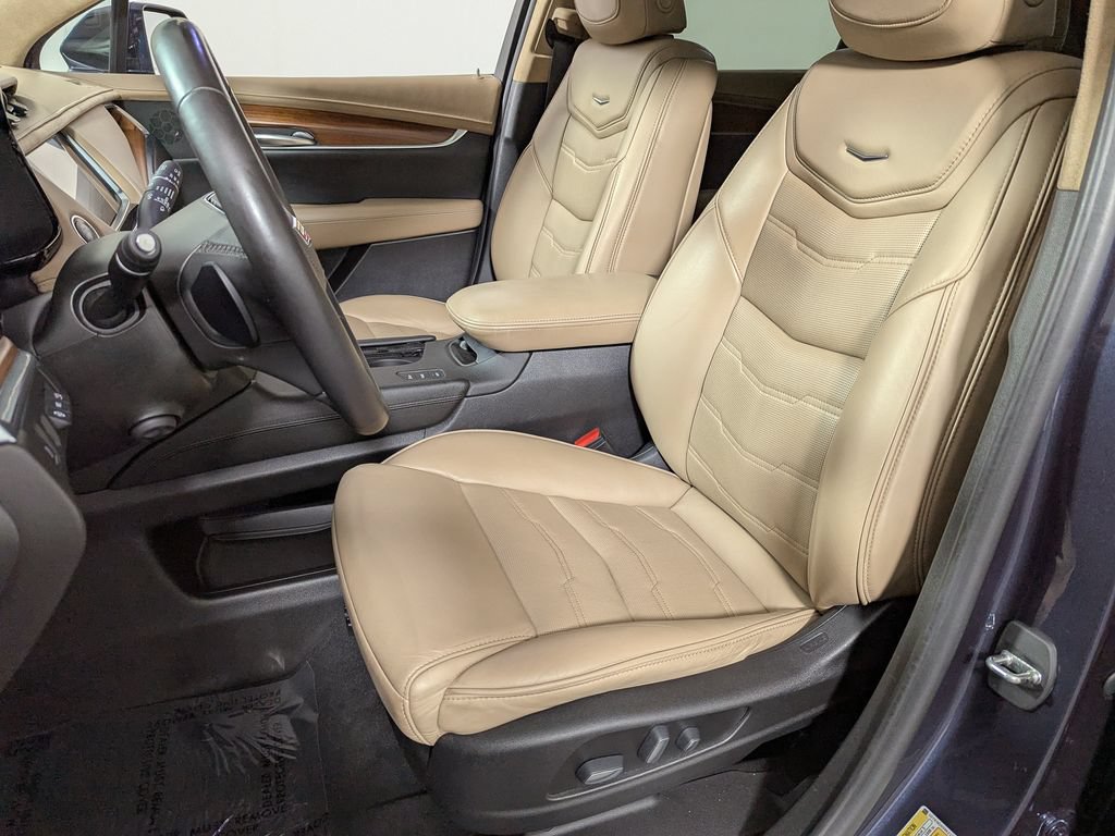 Used 2019 Cadillac XT5 Platinum AWD/4WD image 18