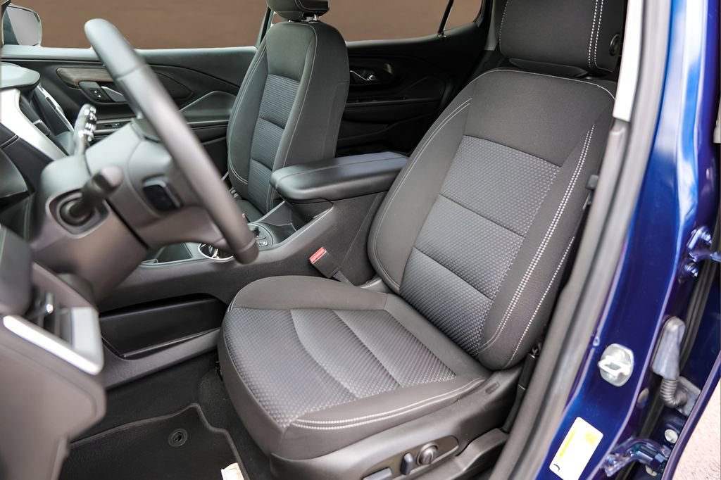 Used 2022 GMC Terrain SLE w/ Driver Convenience Package FWD image 7