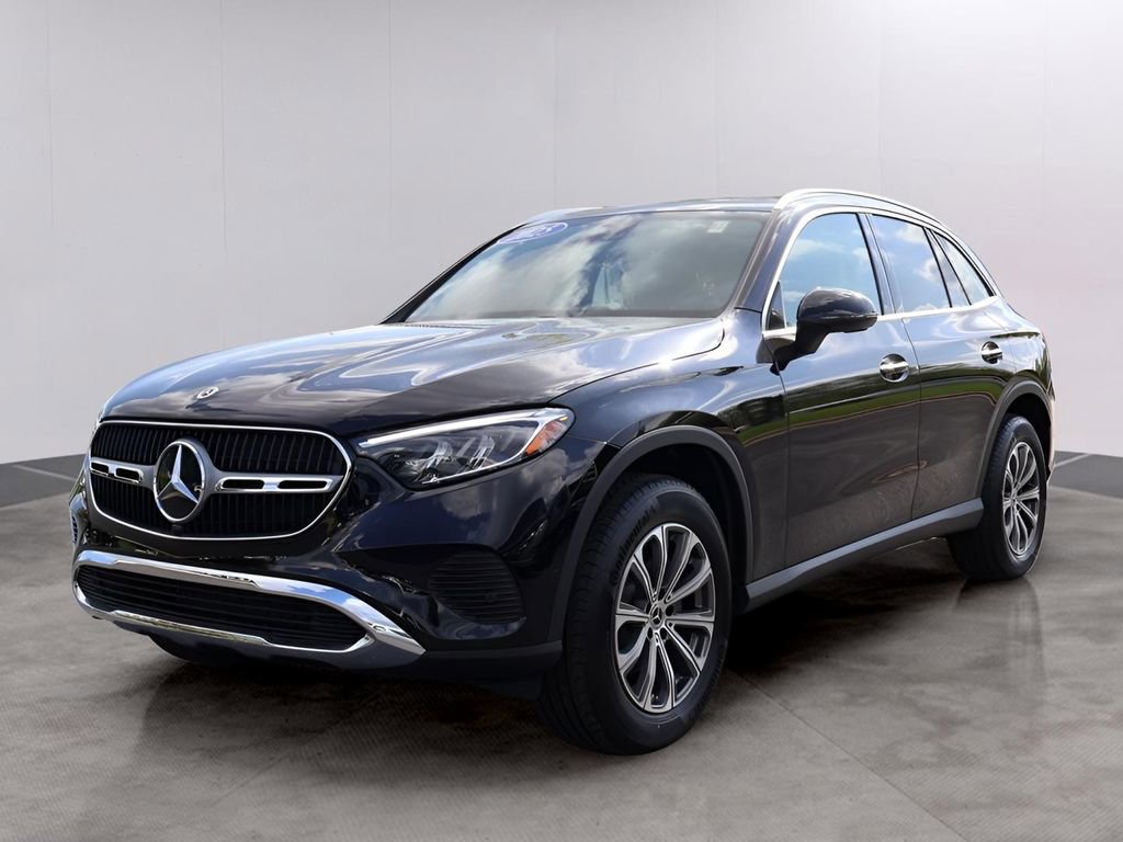 Certified 2025 Mercedes-Benz GLC 300 4MATIC image 3