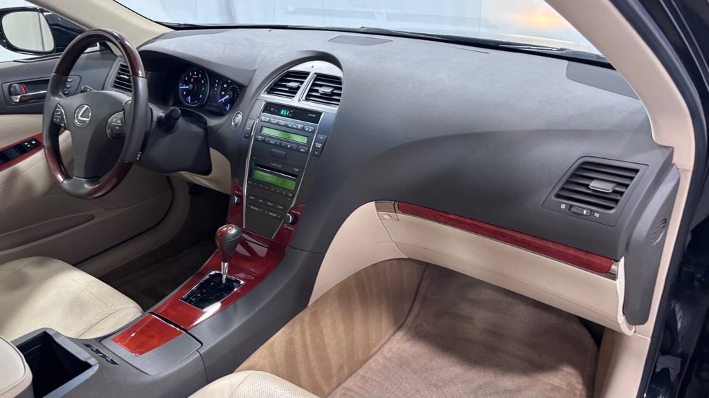 Used 2010 Lexus ES 350 w/ Preferred Accessory Package FWD image 18