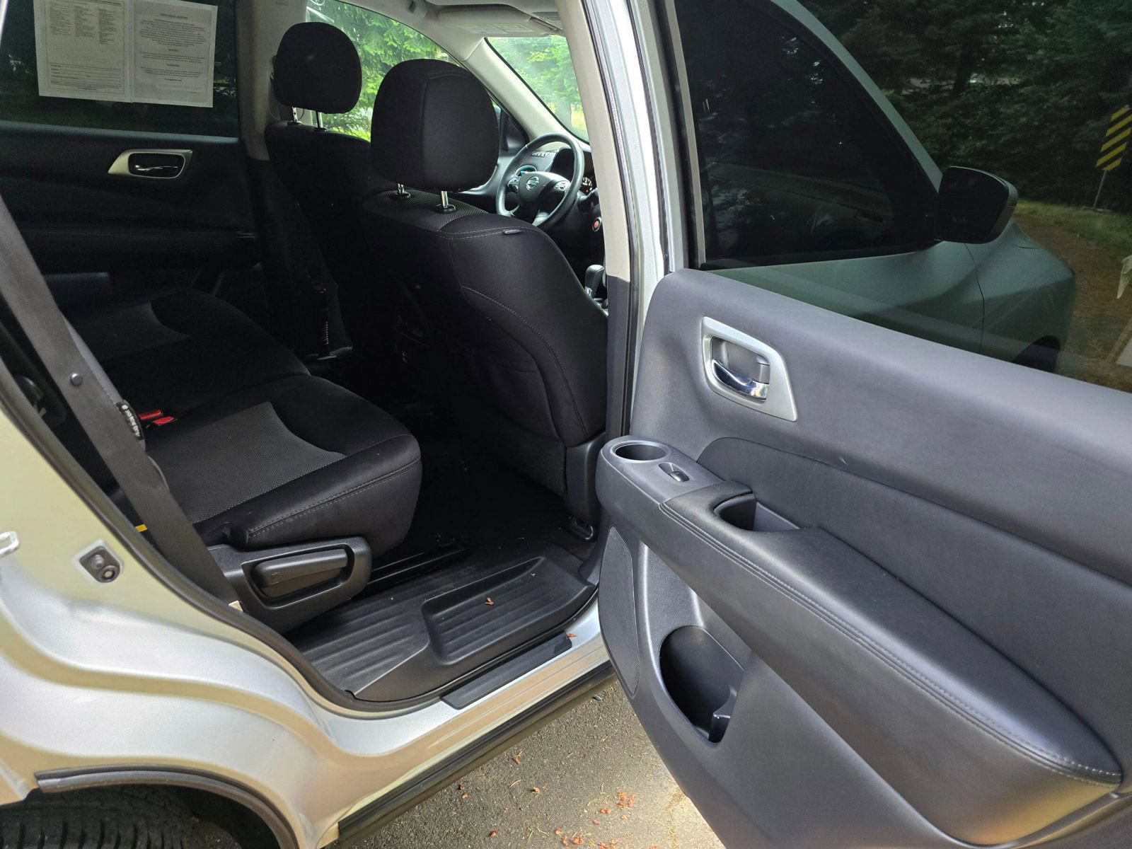 Used 2018 Nissan Pathfinder SV AWD/4WD image 14