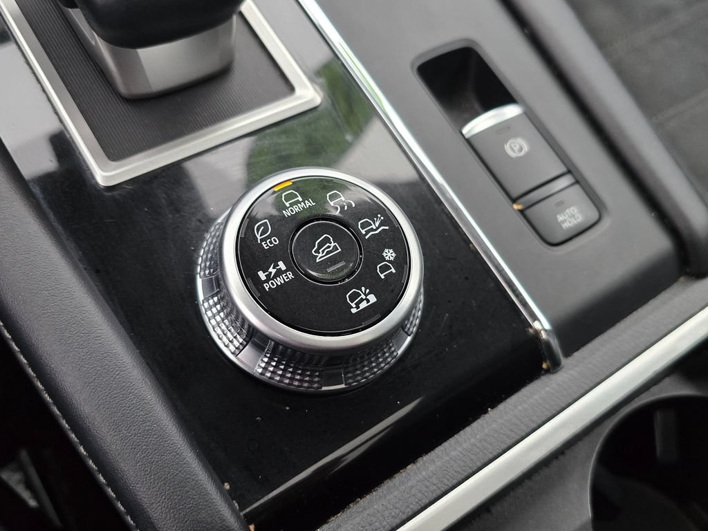 Used 2023 Mitsubishi Outlander 4WD Plug-In Hybrid image 27
