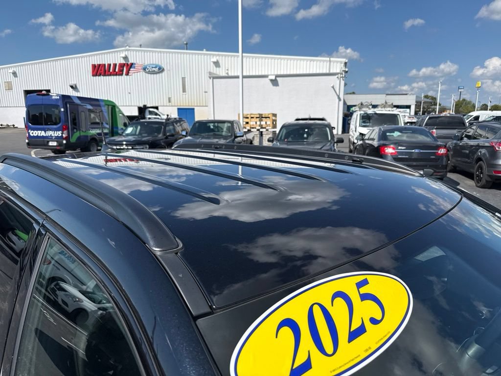 Used 2025 Jeep Compass Trailhawk AWD/4WD image 3