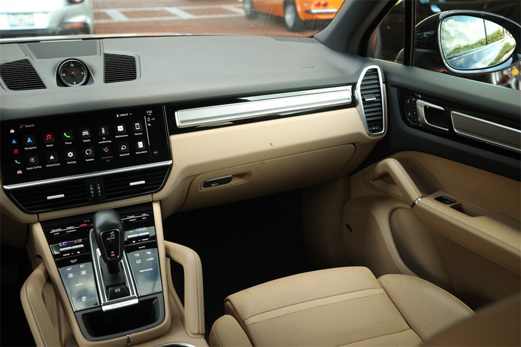 Used 2022 Porsche Cayenne Platinum Edition image 40