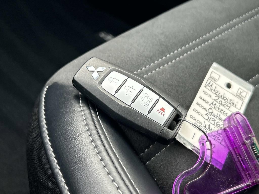 Used 2024 Mitsubishi Outlander SE image 33