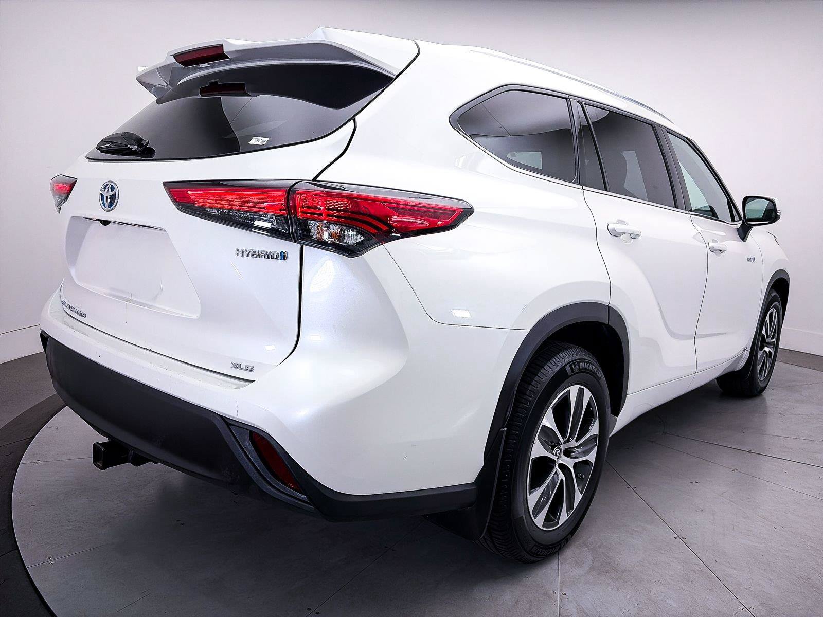 Used 2020 Toyota Highlander XLE AWD/4WD image 12
