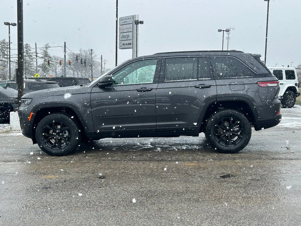 New 2026 Jeep Grand Cherokee Altitude image 11