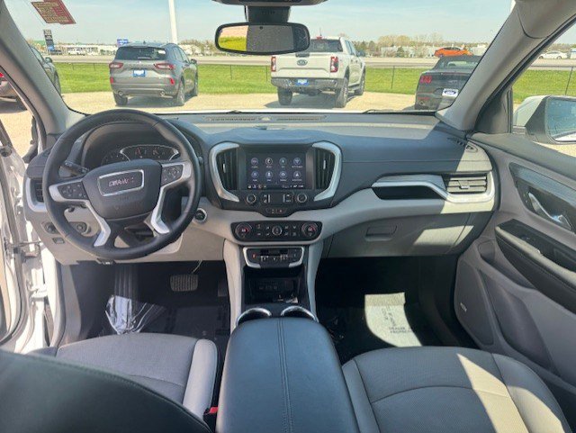 Used 2024 GMC Terrain SLT w/ Infotainment Package II image 30