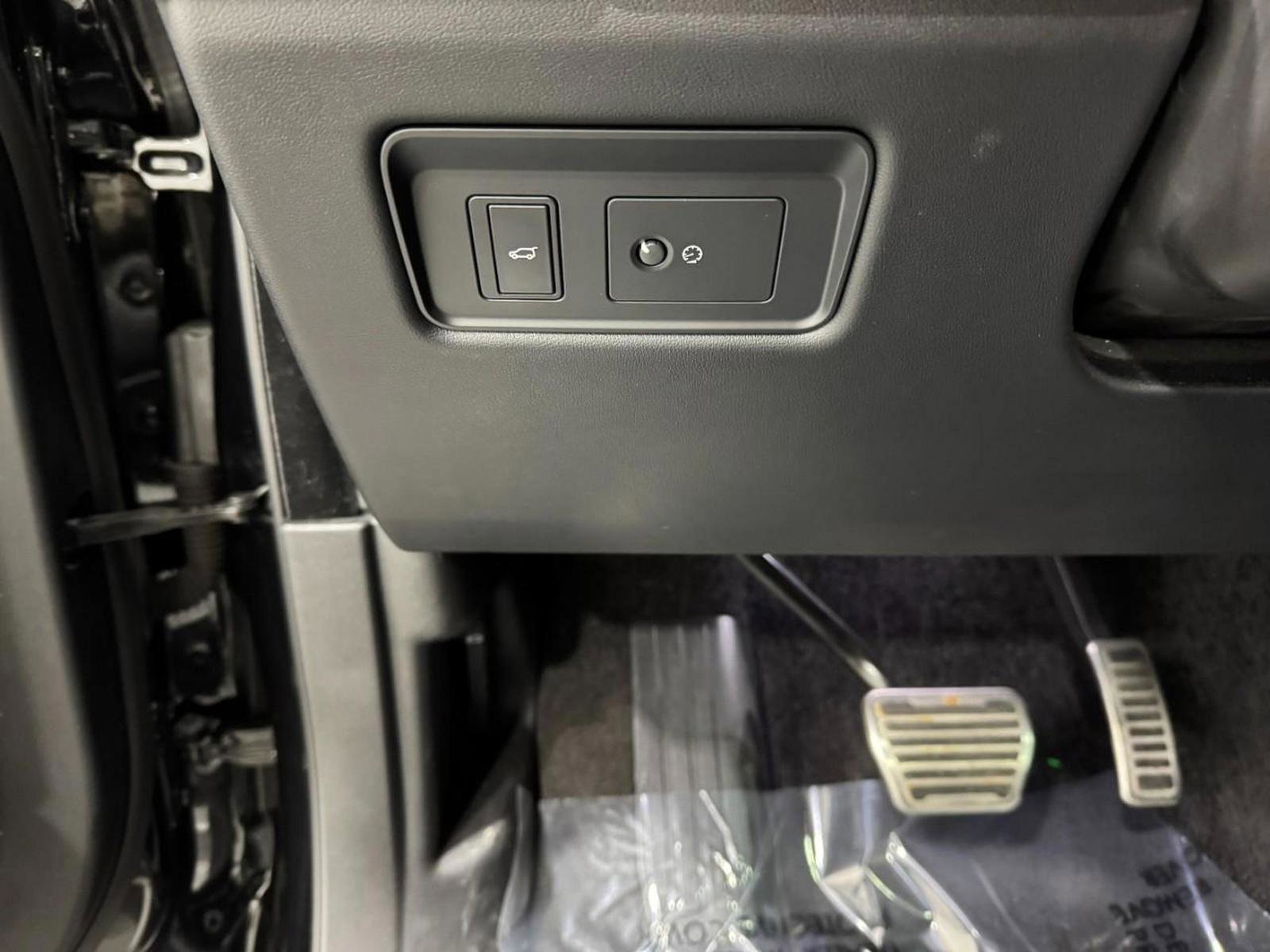 Used 2021 Land Rover Range Rover P525 Westminster Edition image 29