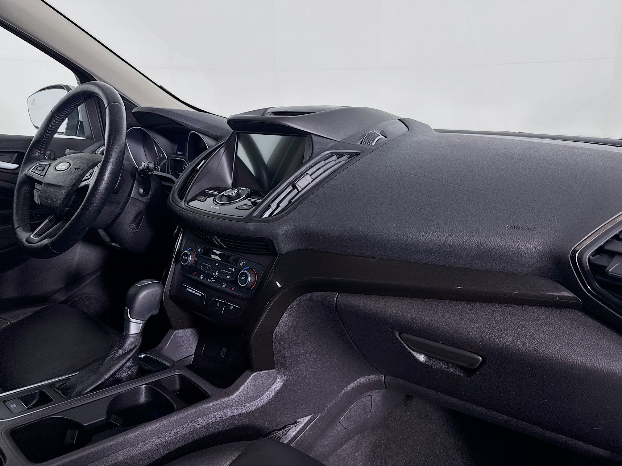 Used 2017 Ford Escape Titanium AWD/4WD image 28