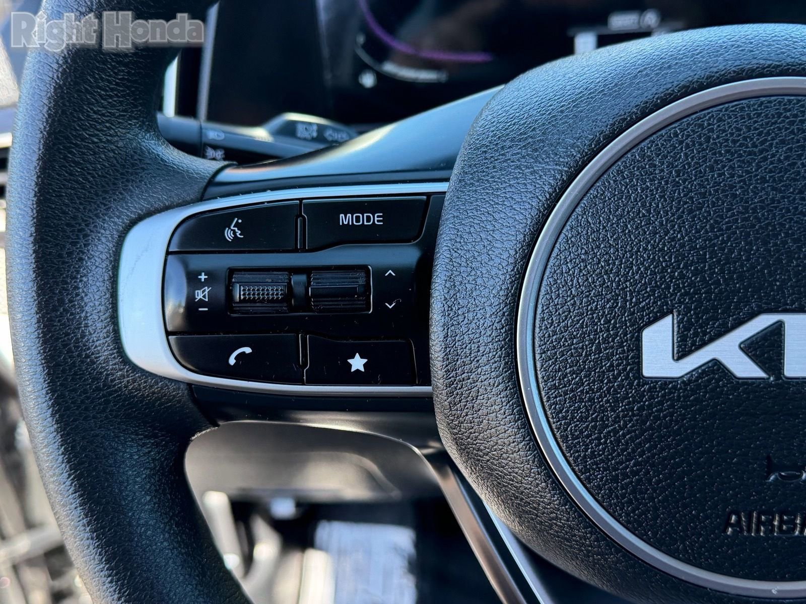 Used 2025 Kia Sportage LX image 35