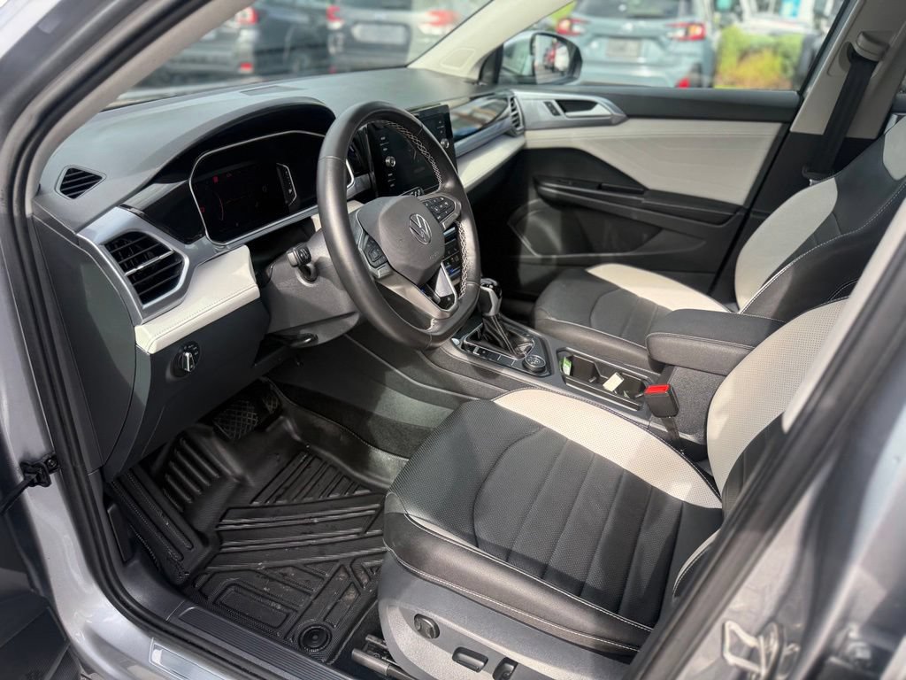 Used 2025 Volkswagen Taos SEL AWD/4WD image 14