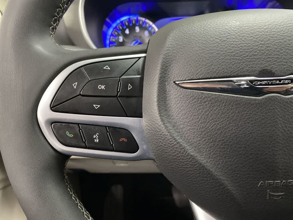 Used 2024 Chrysler Pacifica Touring-L FWD image 20