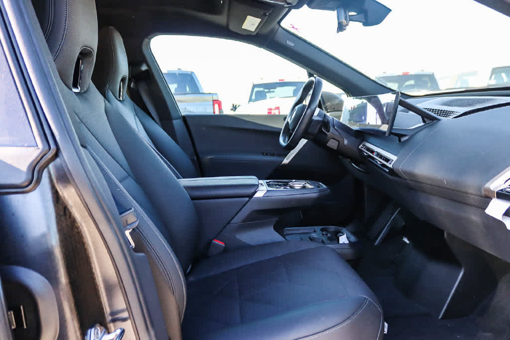 Used 2024 BMW iX xDrive50 w/ Sport Package AWD/4WD image 15