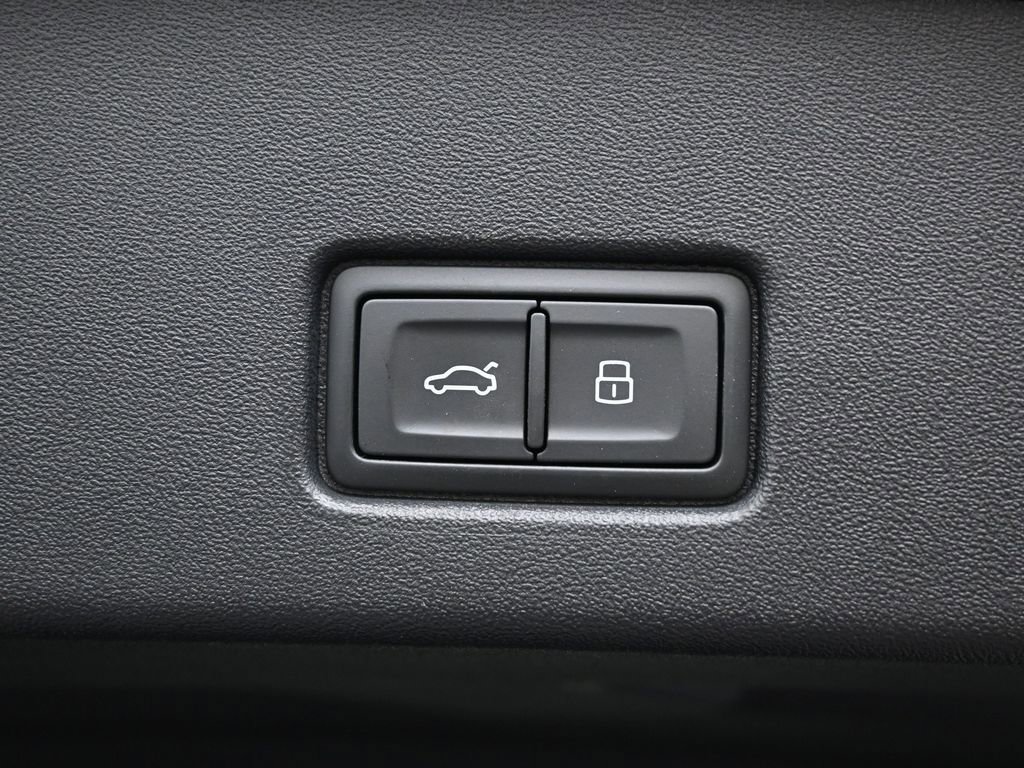 Used 2023 Audi Q4 e-tron Premium w/ Convenience Package image 17
