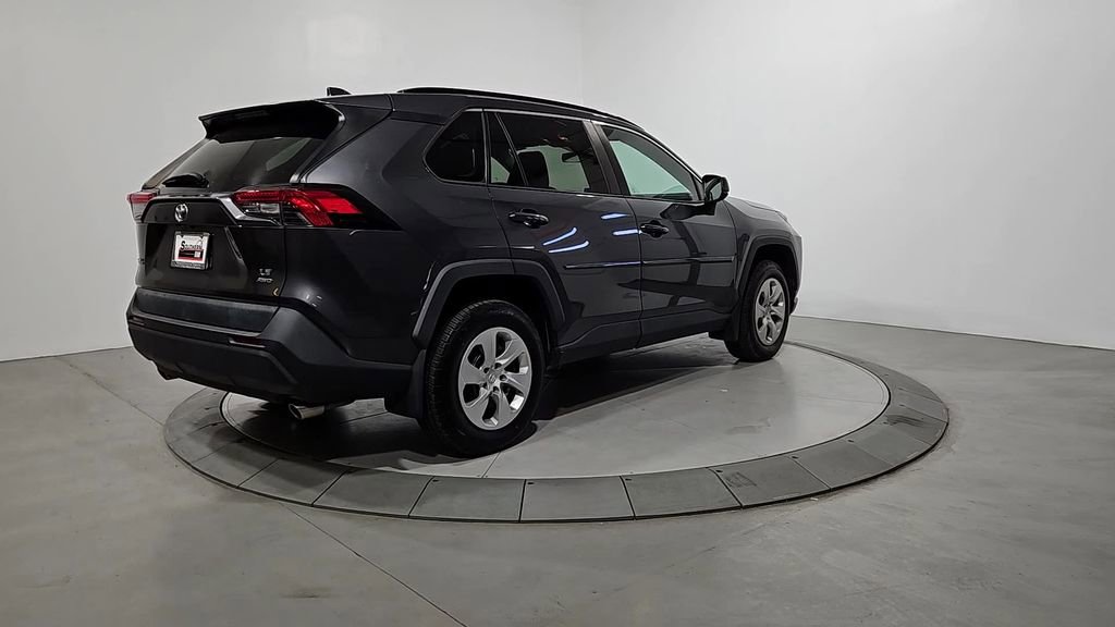Used 2020 Toyota RAV4 LE image 5