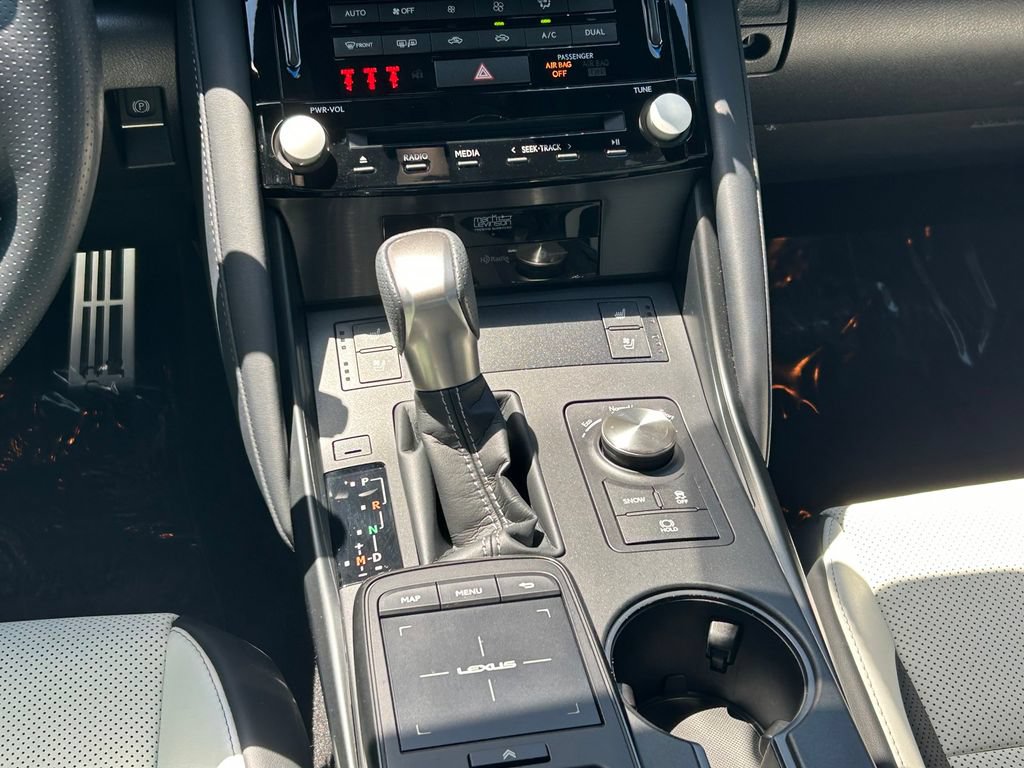Used 2024 Lexus IS 500 RWD image 21