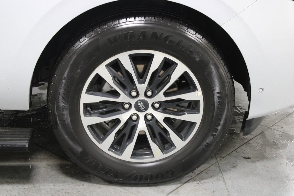 Used 2025 Ford Expedition Platinum image 13