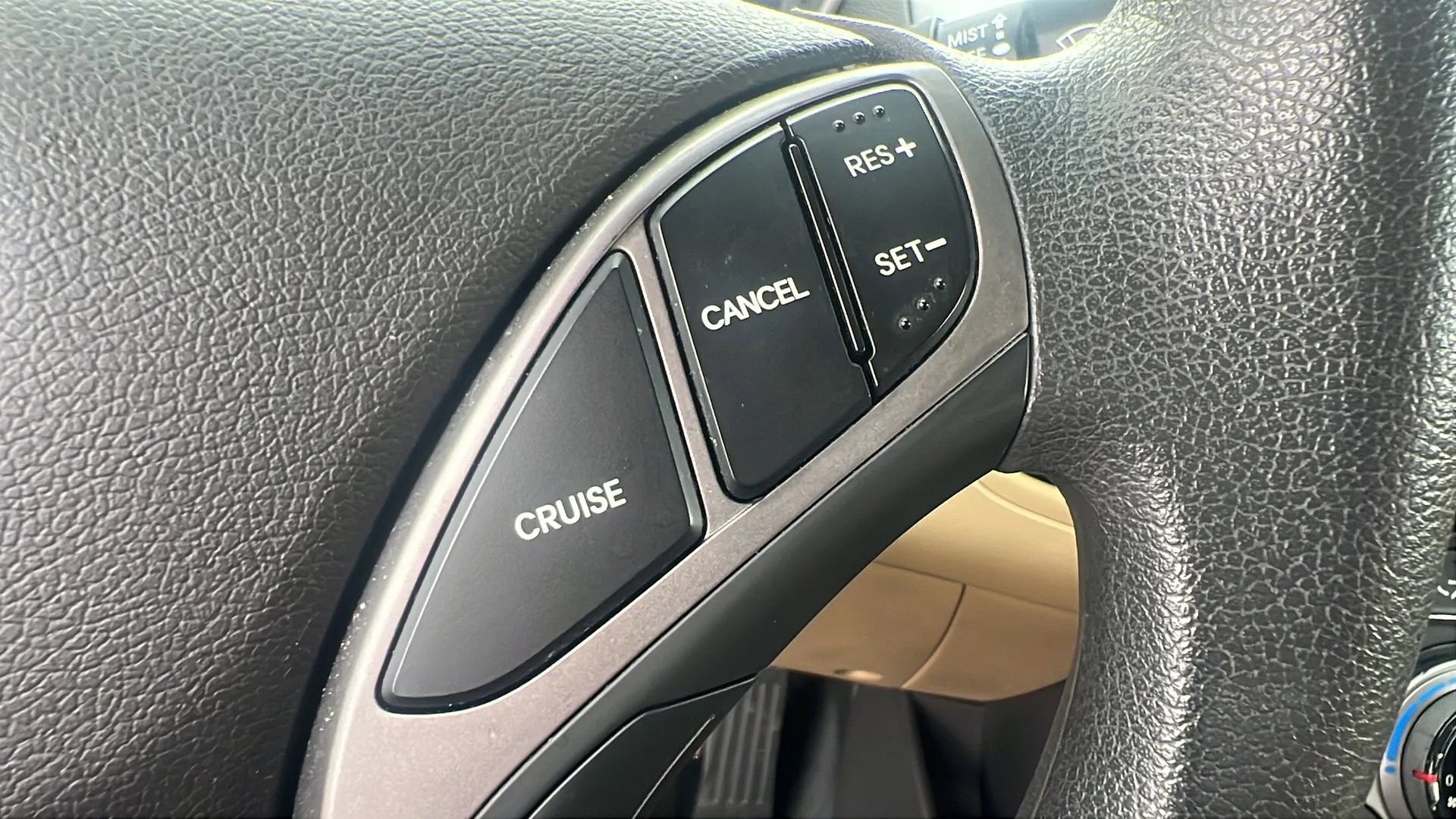 Used 2013 Hyundai Elantra GLS w/ Preferred Pkg FWD image 12
