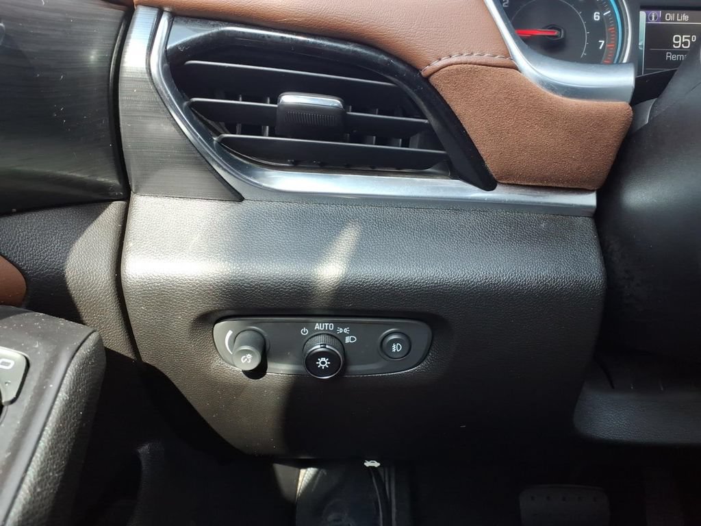 Used 2018 Chevrolet Traverse High Country AWD/4WD image 16