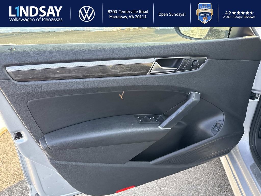 Used 2018 Volkswagen Passat 2.0T SEL Premium image 8