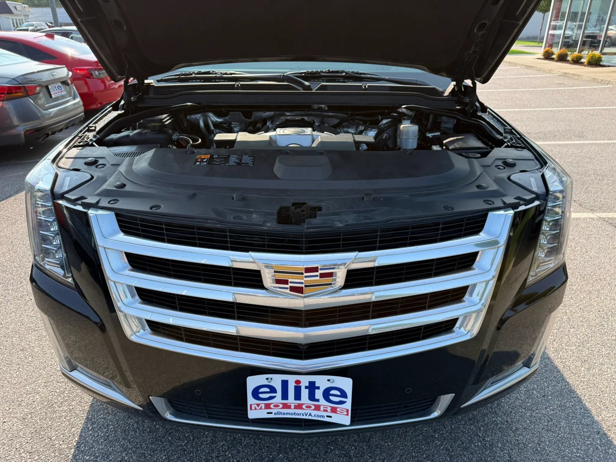 Used 2016 Cadillac Escalade Luxury AWD/4WD image 9