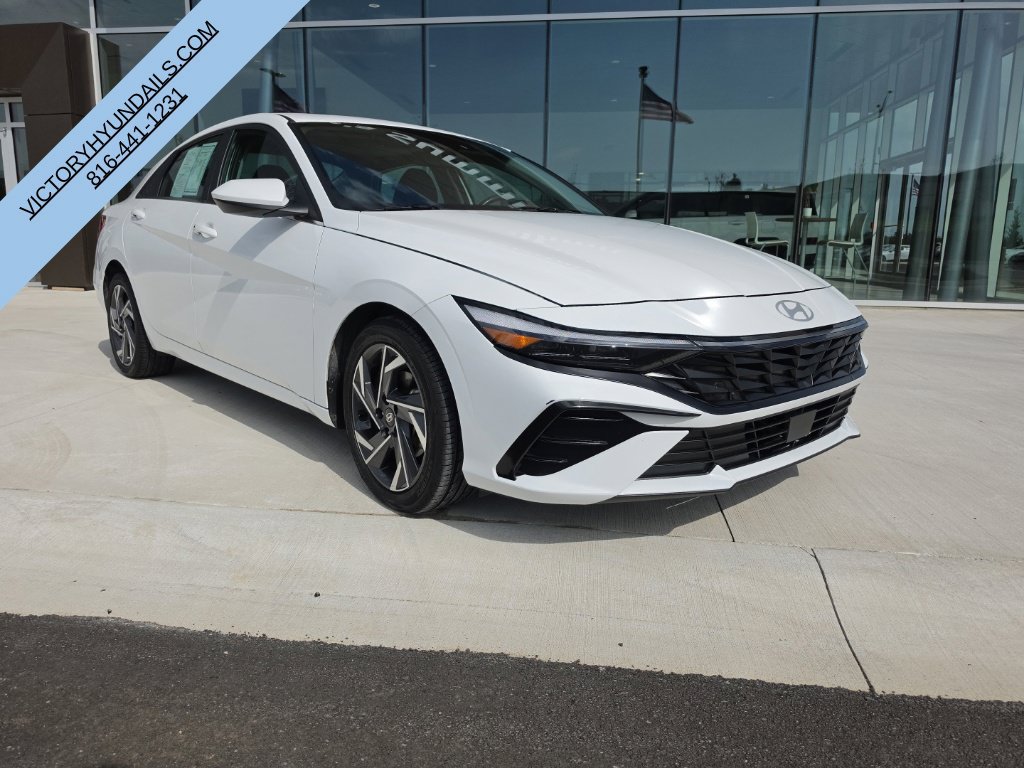 Used 2025 Hyundai Elantra SEL FWD image 8