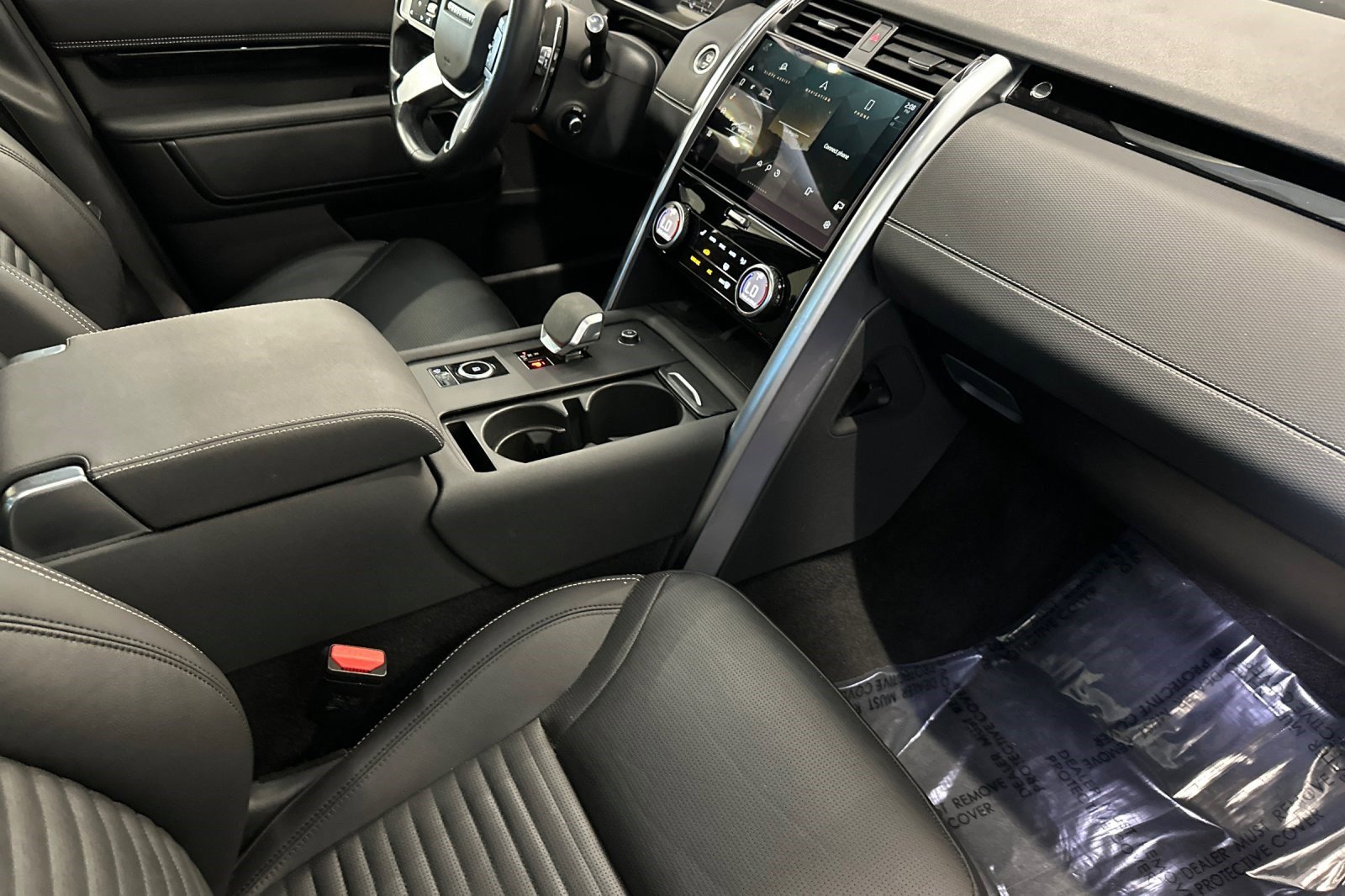 Used 2023 Land Rover Discovery S R-Dynamic image 32