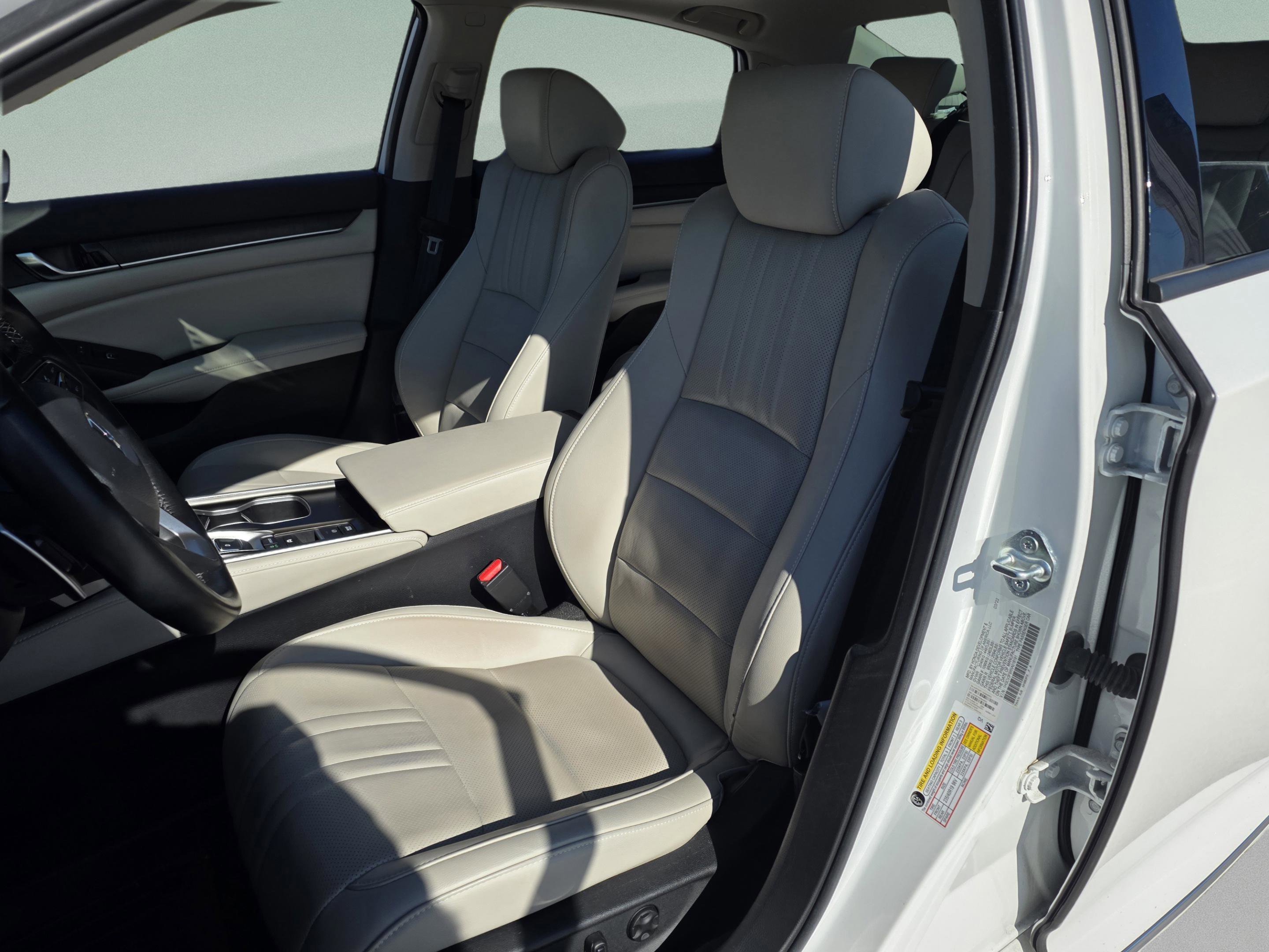 Used 2022 Honda Accord Touring image 9