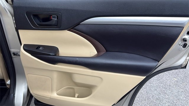 Used 2016 Toyota Highlander Plus image 31