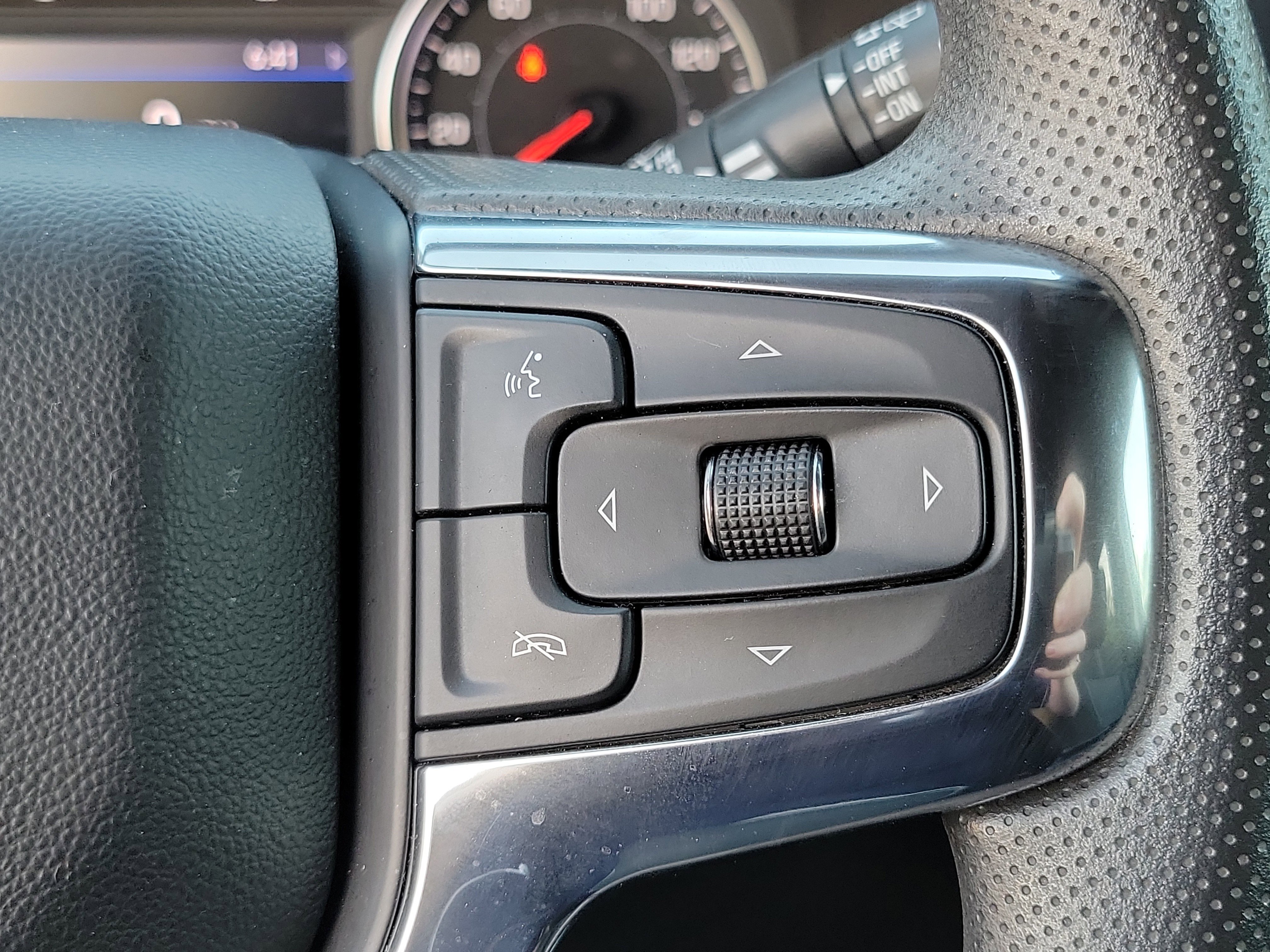 Used 2023 Chevrolet Blazer LT w/ Midnight/Sport Edition FWD image 10