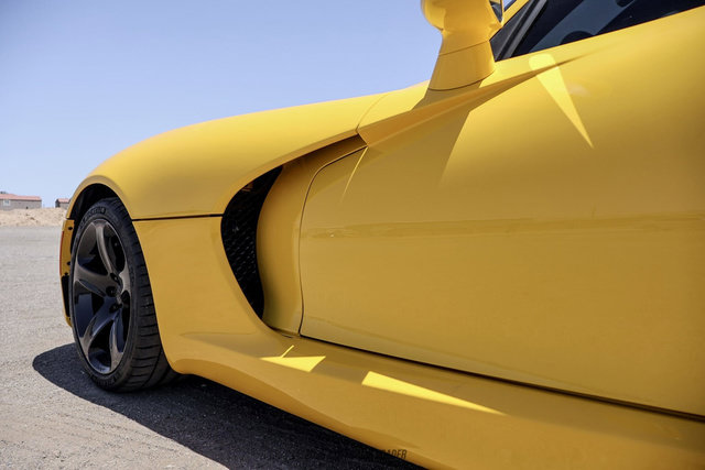 Used 2014 SRT Viper SRT-10 w/ Grand Touring Package RWD image 40