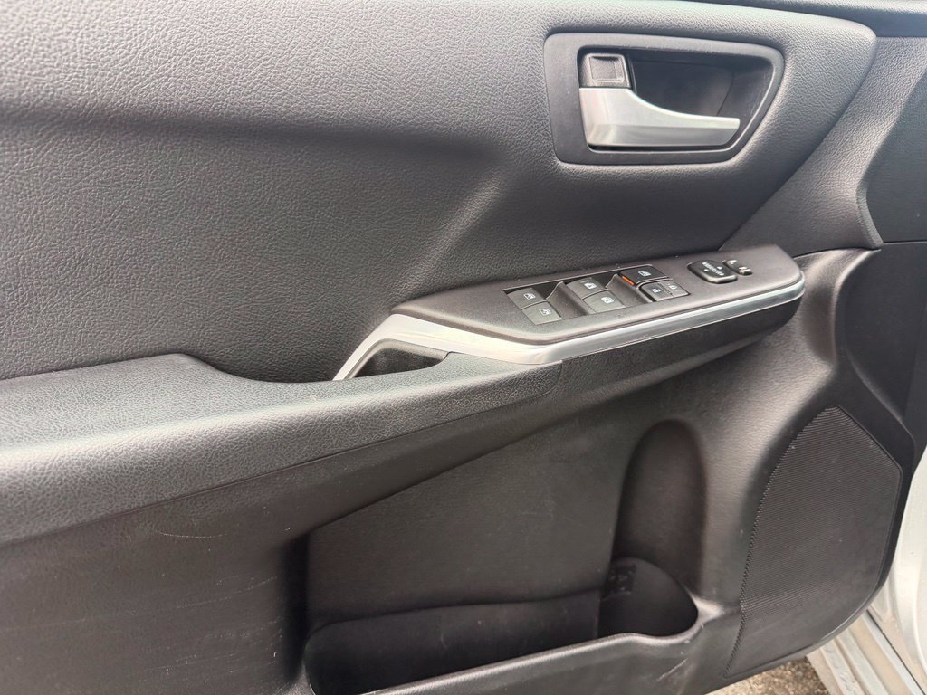 Used 2016 Toyota Camry LE FWD image 19