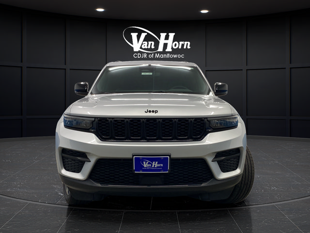 Used 2023 Jeep Grand Cherokee Altitude AWD/4WD image 8