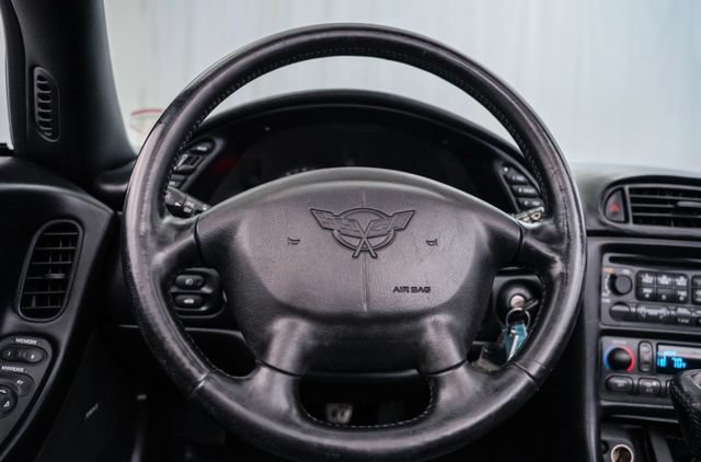 Used 2000 Chevrolet Corvette Convertible w/ Memory Pkg RWD image 40