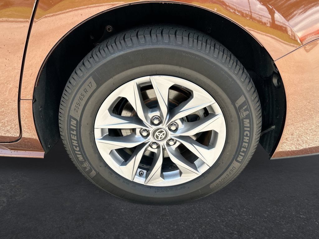 Certified 2021 Toyota Sienna XLE FWD image 10