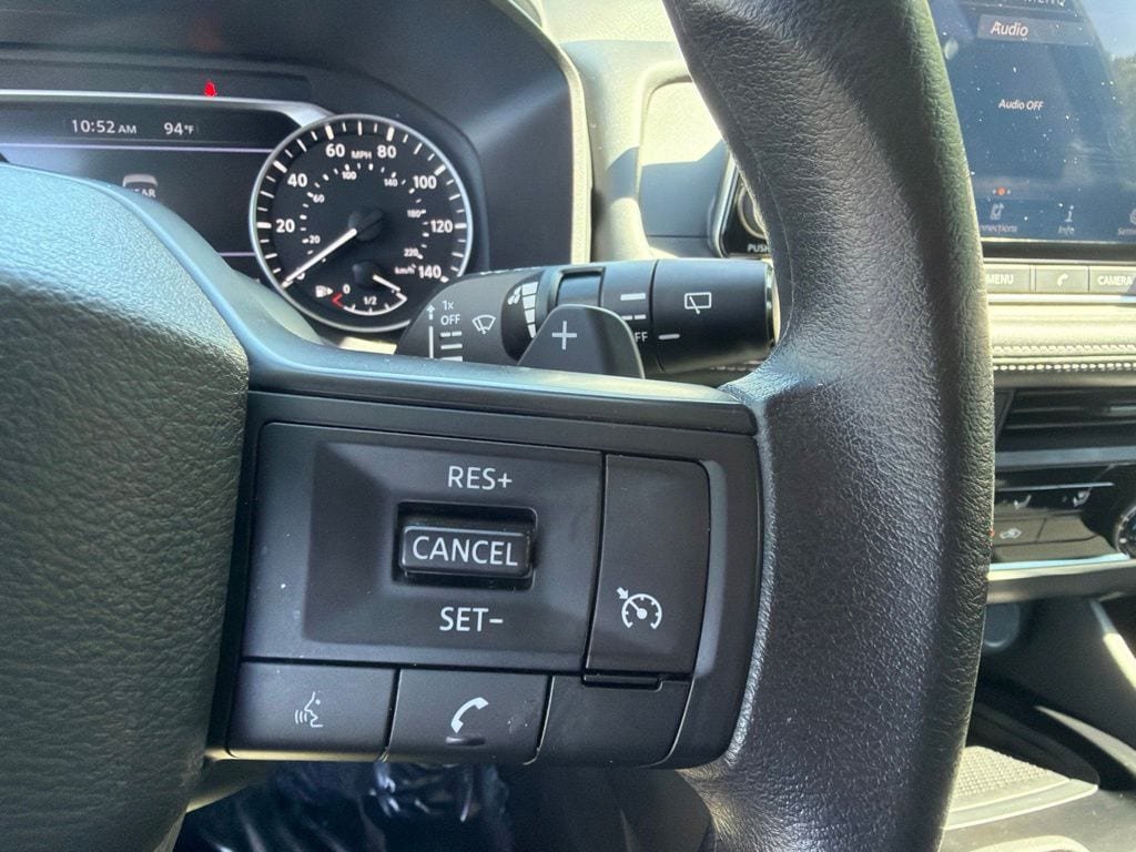Used 2025 Nissan Rogue S AWD/4WD image 24