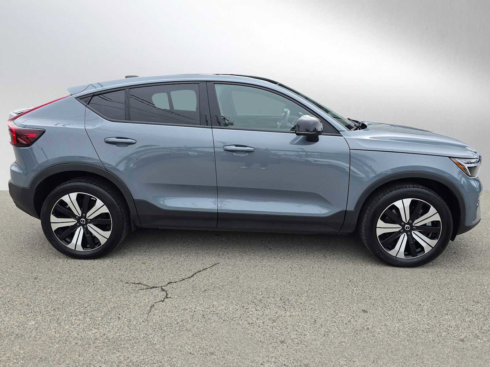 Certified 2023 Volvo C40 P8 Recharge Plus image 2