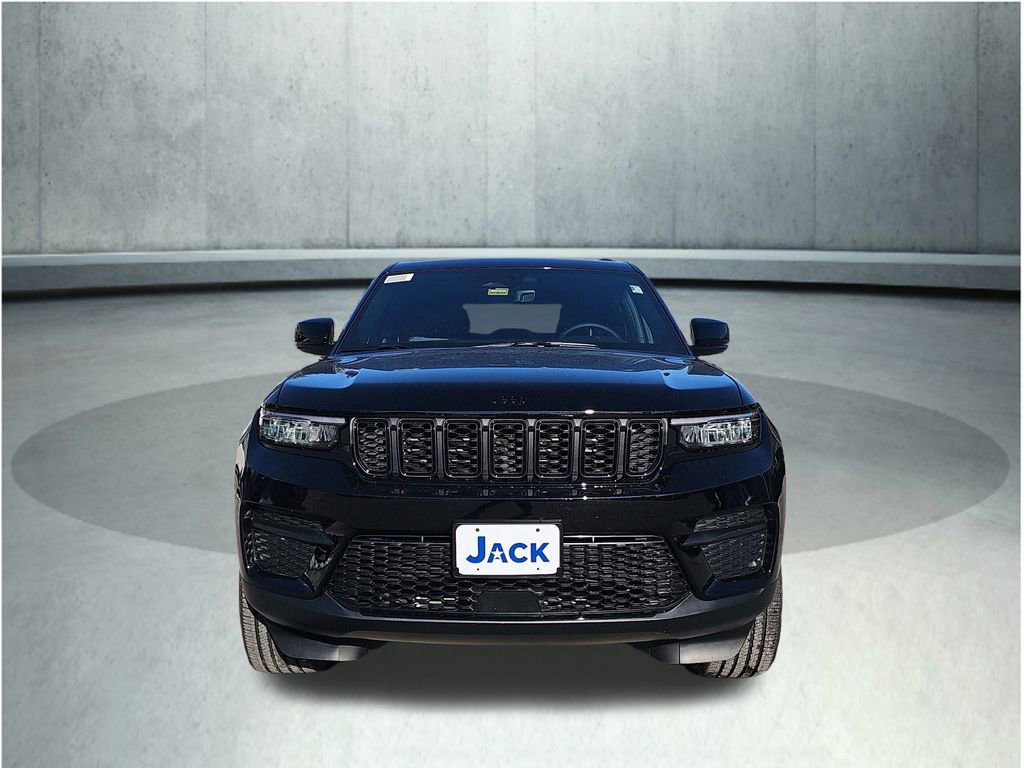 New 2025 Jeep Grand Cherokee Altitude image 2