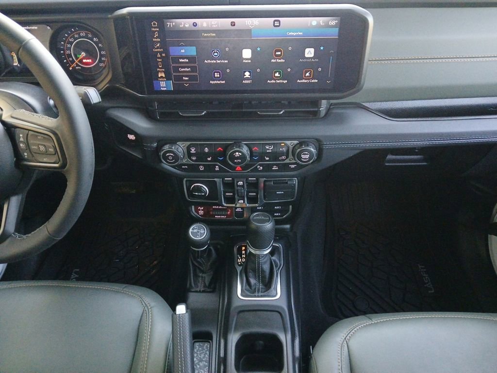 Used 2025 Jeep Gladiator Mojave AWD/4WD image 3