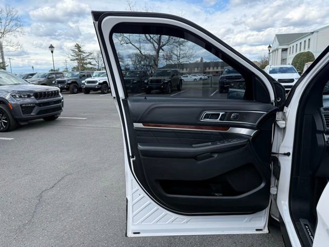 Used 2018 Ford Explorer Platinum image 24