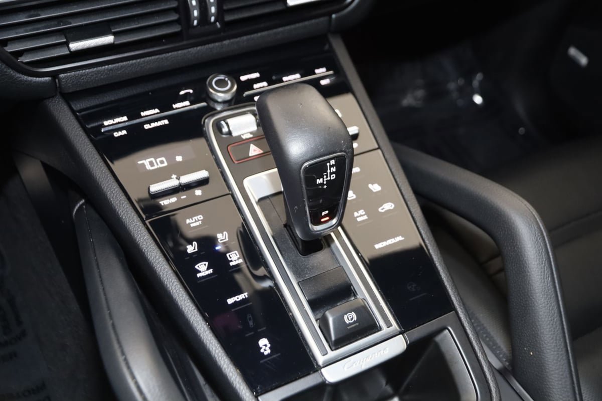 Used 2022 Porsche Cayenne AWD/4WD image 38