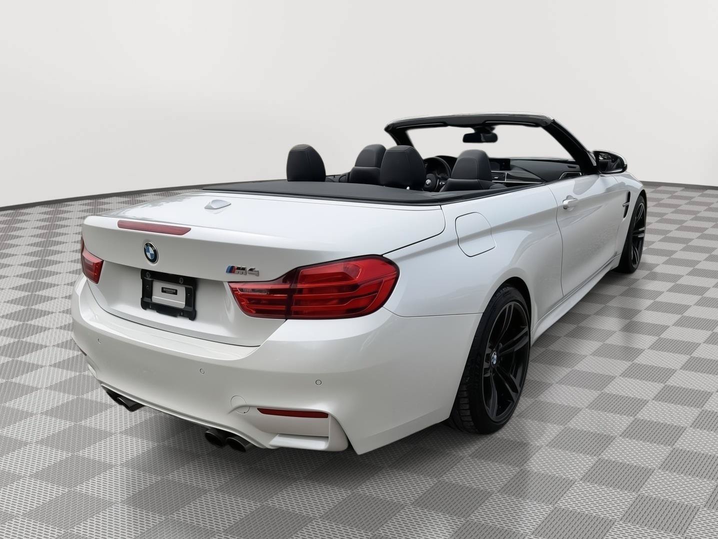 Used 2016 BMW M4 Convertible RWD image 7