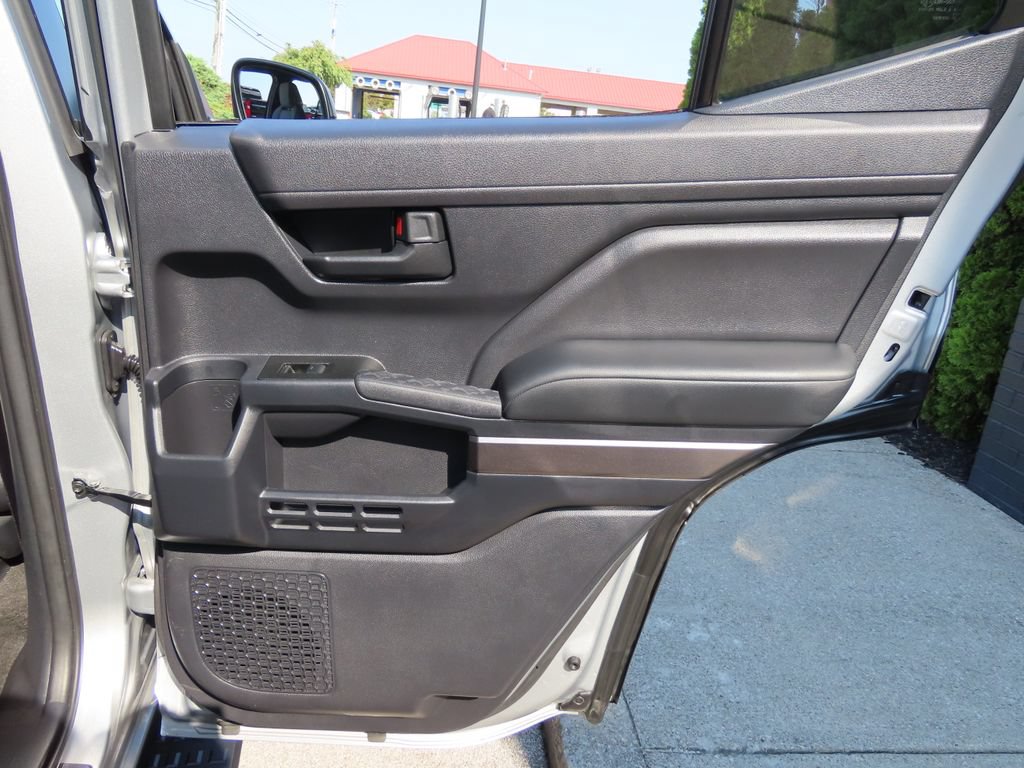 Used 2025 Toyota 4Runner SR5 AWD/4WD image 34