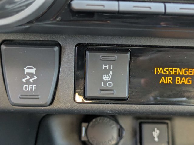 Used 2022 Toyota RAV4 XLE Premium FWD image 23